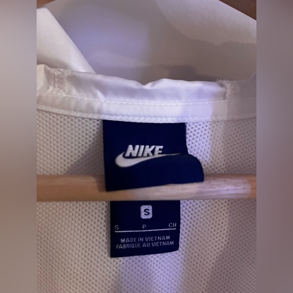 NIKE windbreaker. - Picture 3 of 3